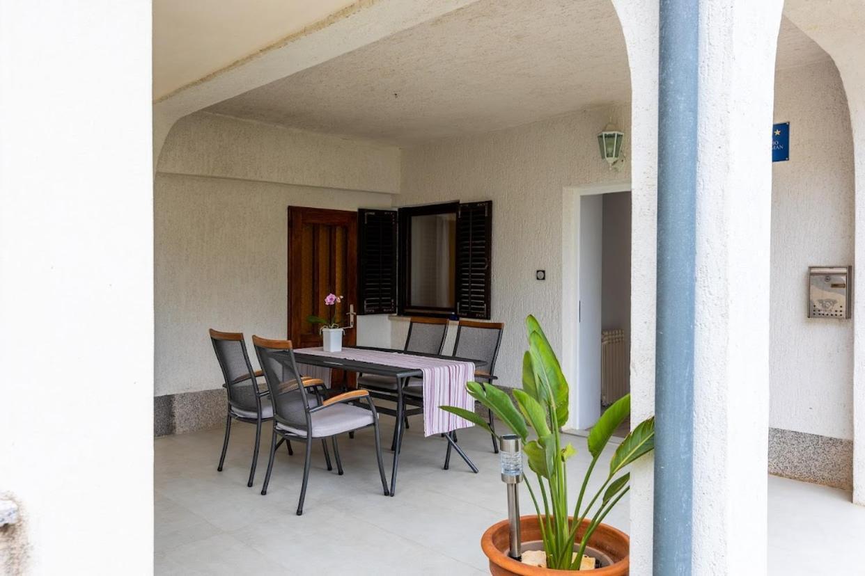 Apartment Anton Punat Exterior foto