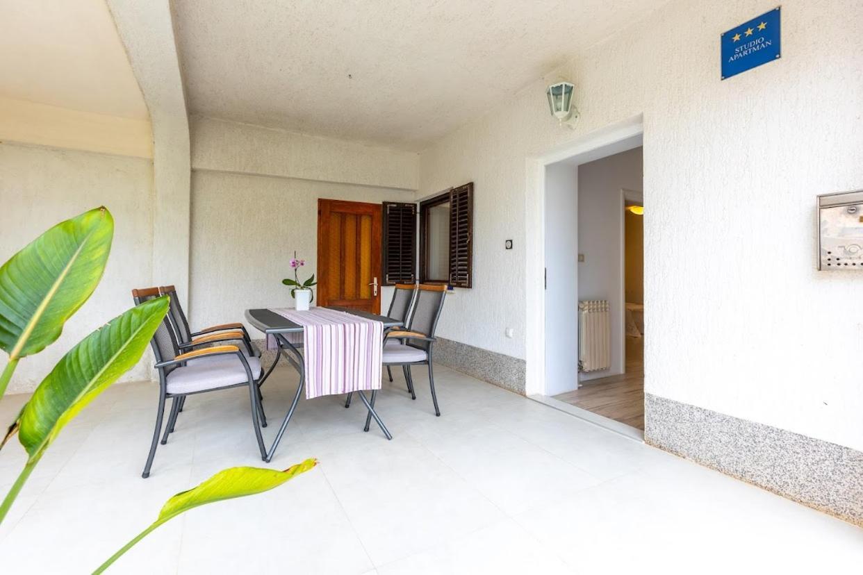 Apartment Anton Punat Exterior foto
